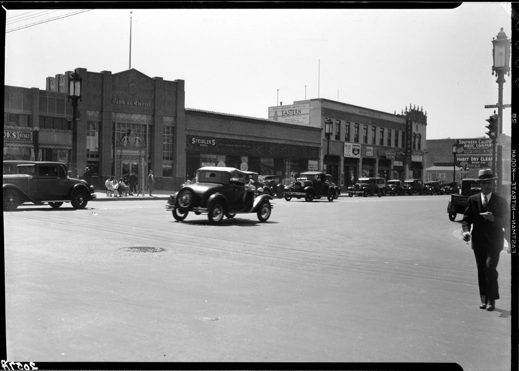 #29 Traffic on Wilshire Blvd., 1932