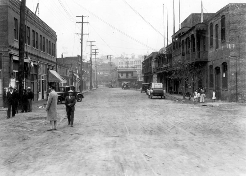 #34 Looking west on Apablasa from Juan Street, 1933