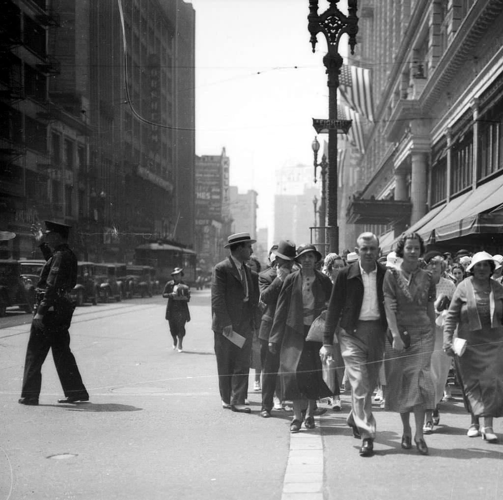 #39 Looking south on Broadway at 8th Street, 1935
