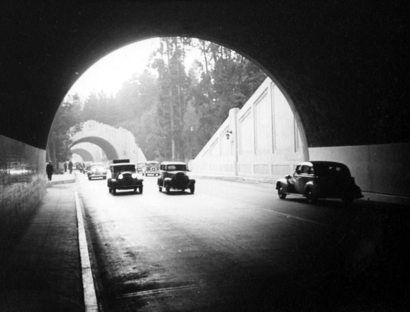 #55 Walking between the Figueroa Street tunnels, 1937