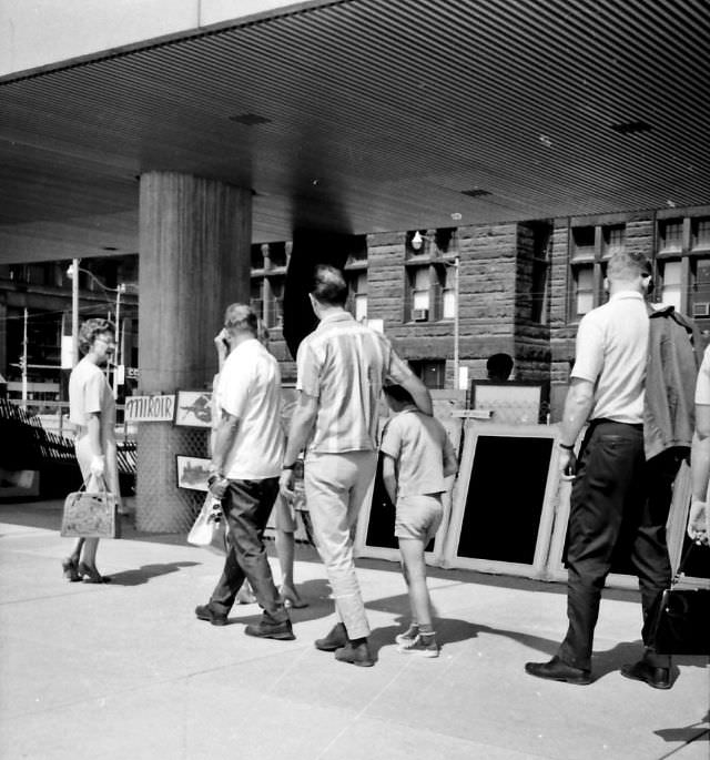 #94 Toronto art sale by City Hall