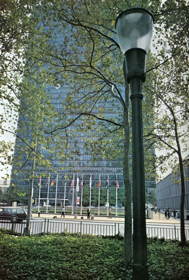#68 United Nations, photographed by Nicolai Canetti, 1976