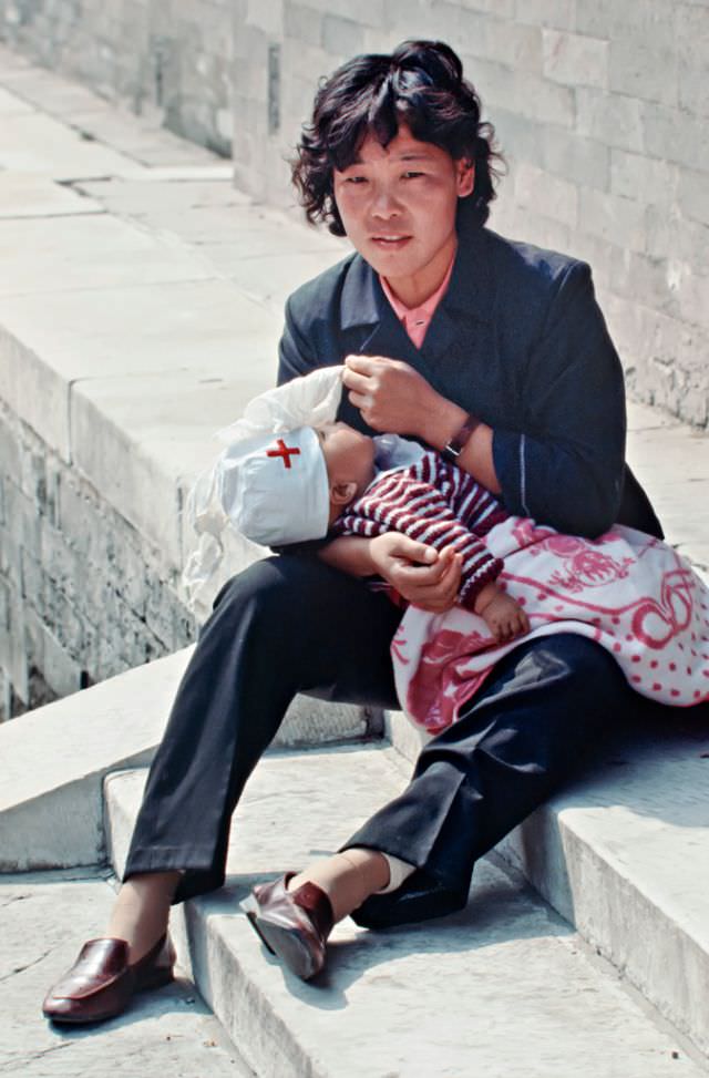 #3 Beijing. Rearing offspring