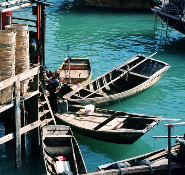 #36 Aberdeen, sampans & grannie with baby, 1973