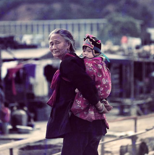 #31 Old lady and baby in Tai Po, 1972