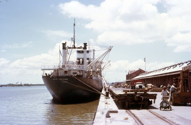 #40 Tampico. Ship and flat top wagon at wharf