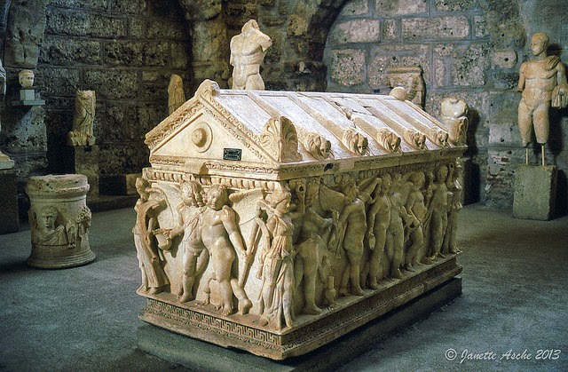 #72 Marble tomb, Side museum