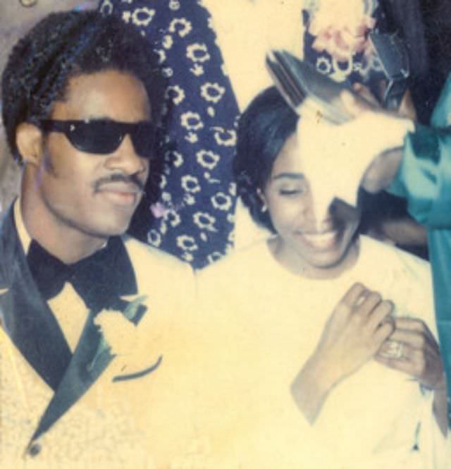 #21 Stevie Wonder with first wife Motown singer and songwriter Syreeta Wright, 1970