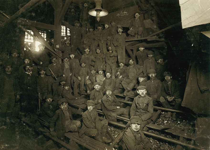 #17 Noon hour in the ewen breaker, Pennsylvania coal co. Location: south Pittston, Pennsylvania