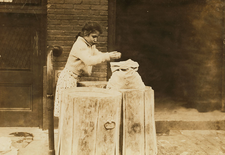 #94 Picking over ash barrels. Boston, mass., oct. 1909. L.w. Location: Boston, Massachusetts