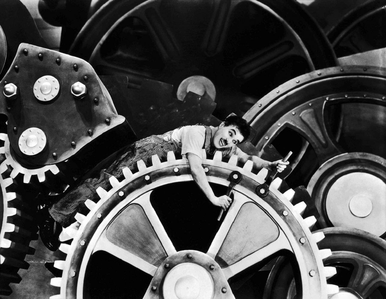 #25 Charles Chaplin in Modern times, 1936