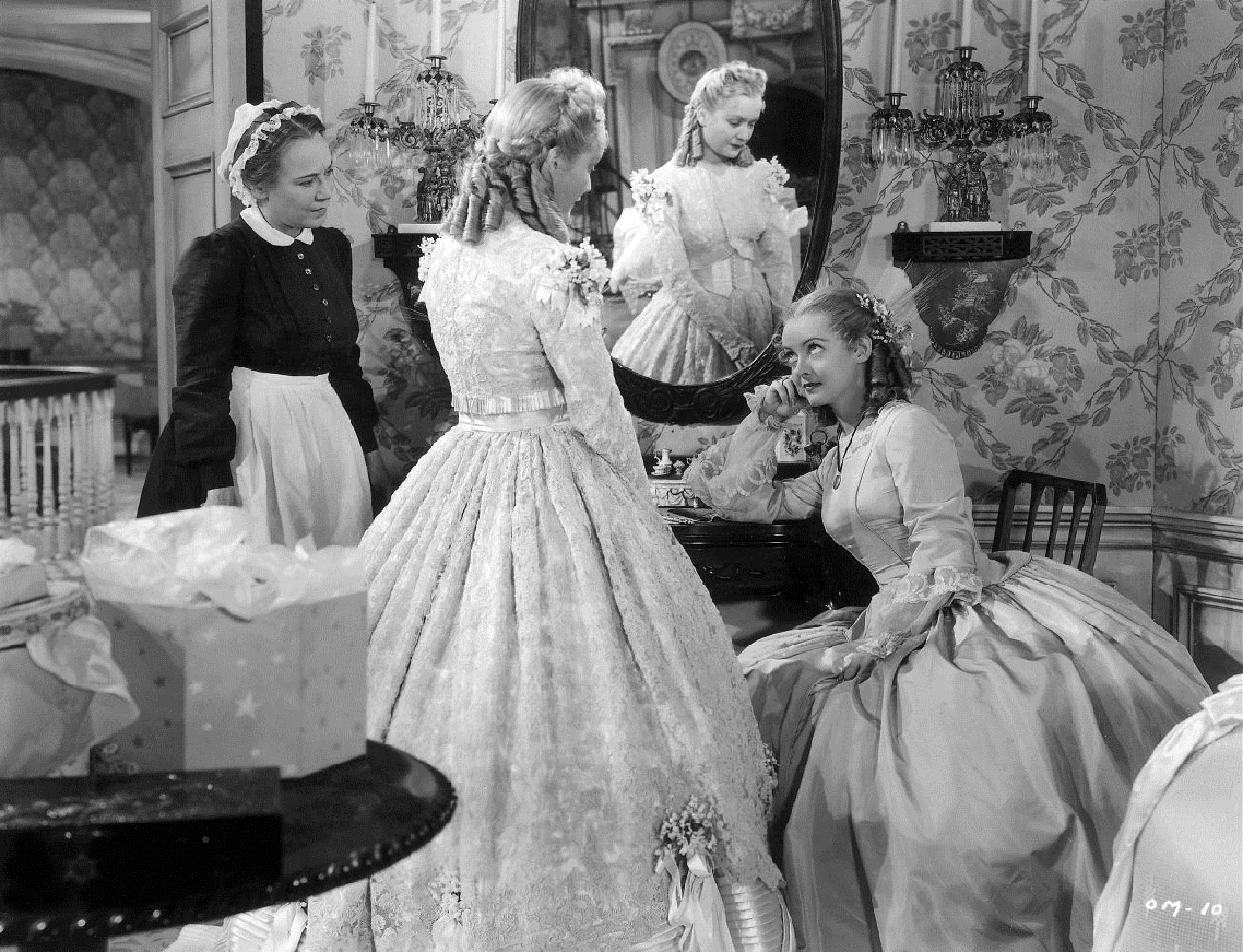 #13 Louise Fazenda, Miriam Hopkins and Bette Davis in The old maid, 1939