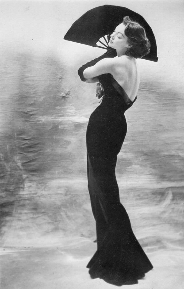 #23 Ivy Nicholson in slim gown by Maggy Rouff, 1953