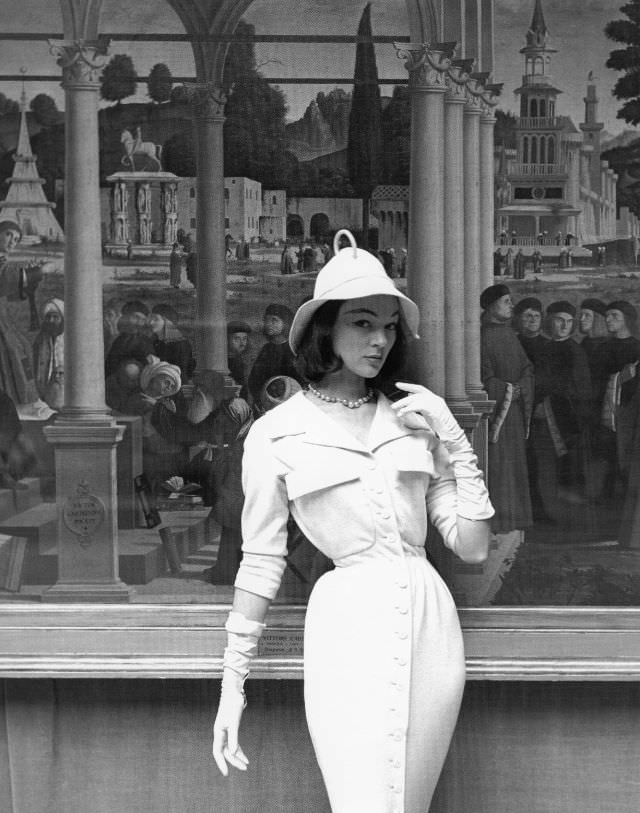#31 Ivy Nicholson in slim jersey dress and soft-brimmed hat by Jacques Fath at the Musèe de l’Orangerie, ELLE, March 29, 1954