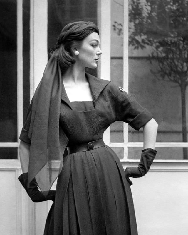 #33 Ivy Nicholson, photo by Georges Dambier, 1954