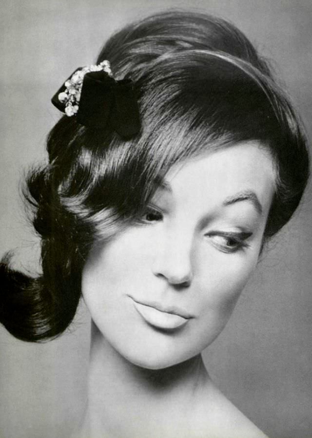 #49 Ivy Nicholson in evening coiffure by Carita, 1959