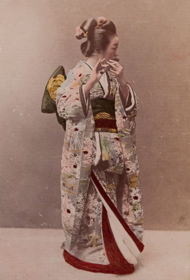 #42 Geisha playing a flute