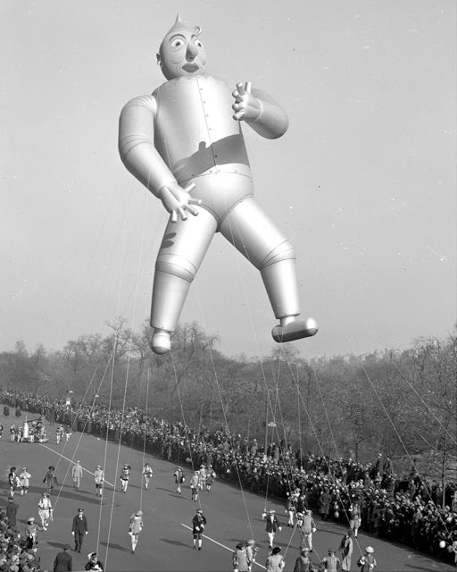 The Tin Man flies high in the Macy’s Thanksgiving Day parade in 1939.