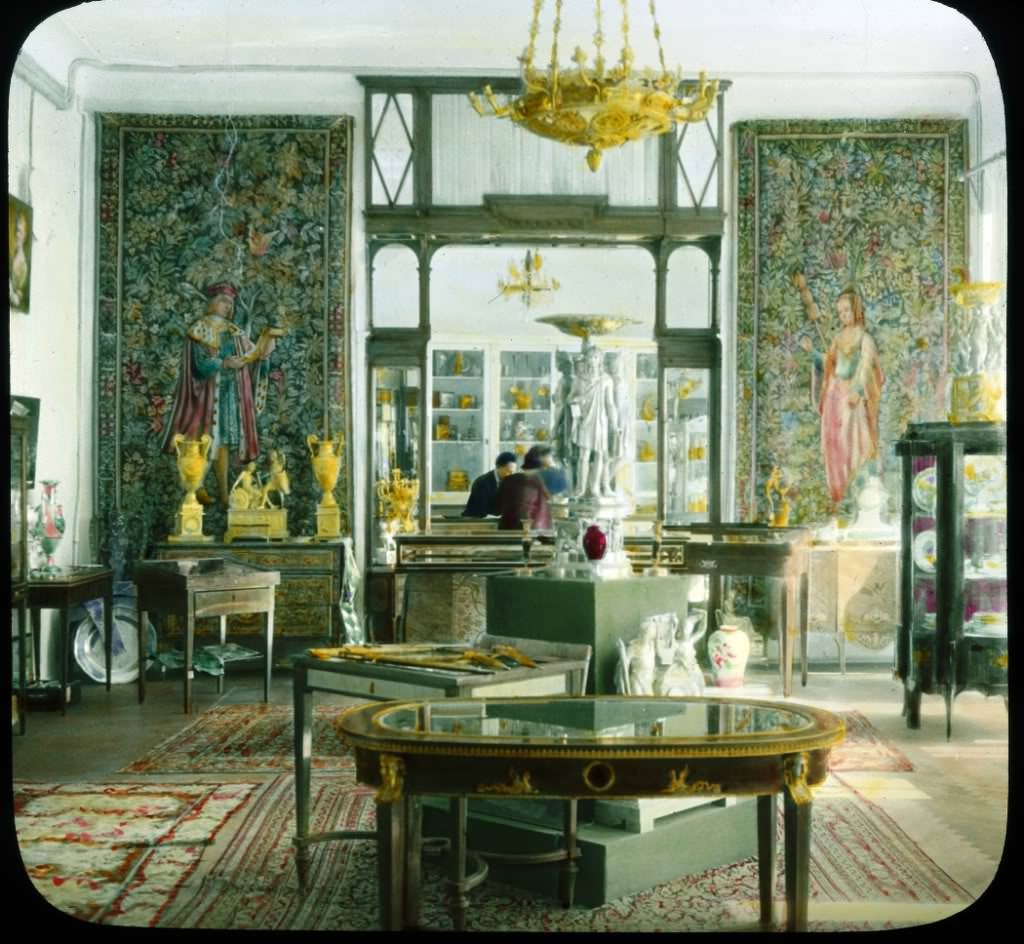 #52 Perhaps the interior of the TORGSIN (foreign currency shop).