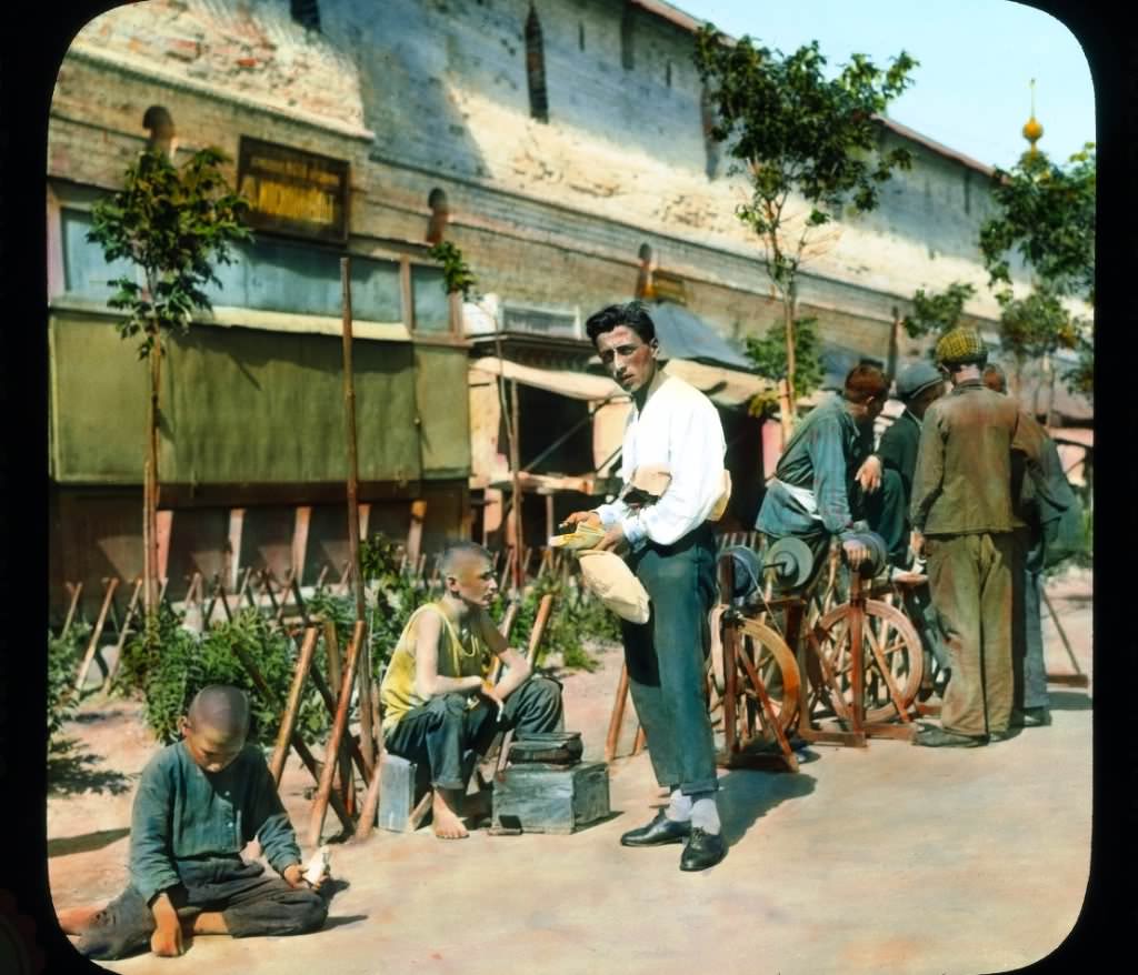 #56 Man selling foreign currency at the wall of Kitaigorod.