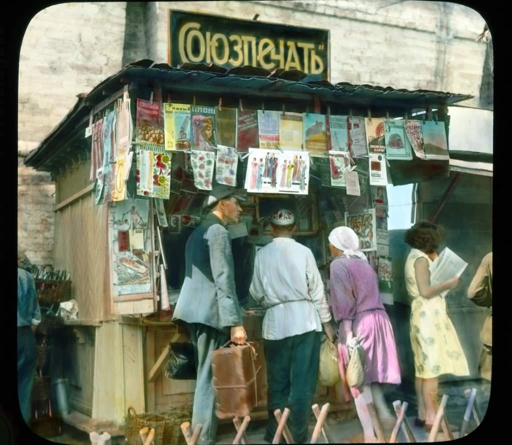 #57 “Soyuzpechat”, newspaper seller at the wall of Kitaigorod.