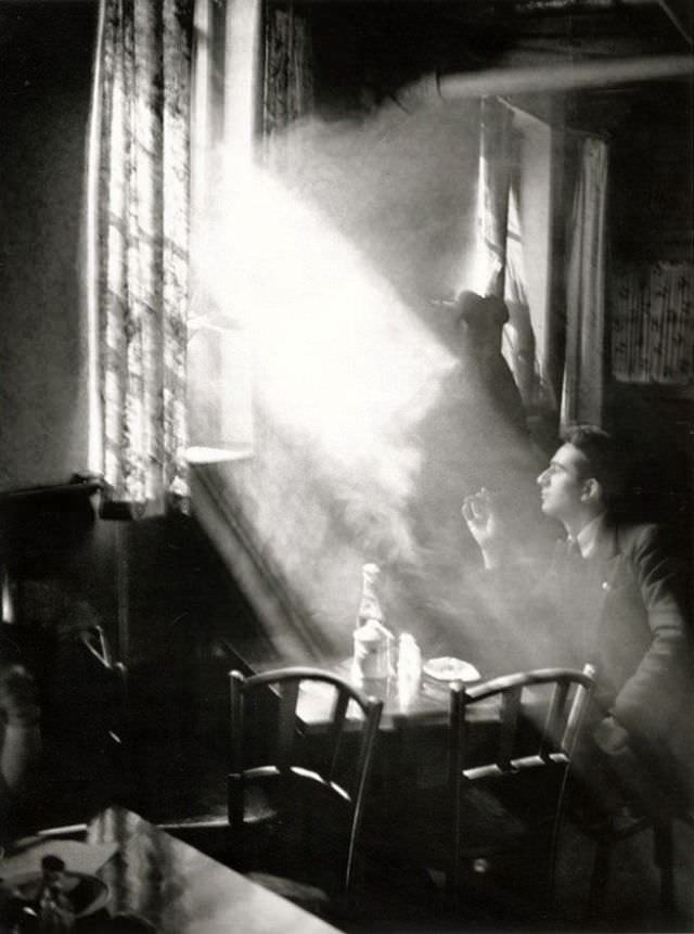 #1 Café, Paris, 1930