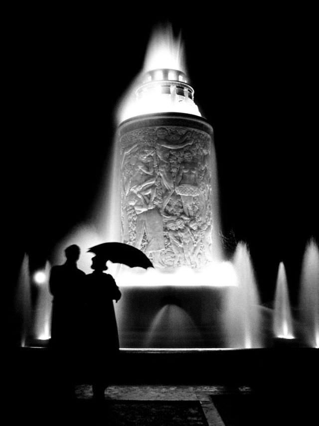 #22 Fountain, Paris, 1935