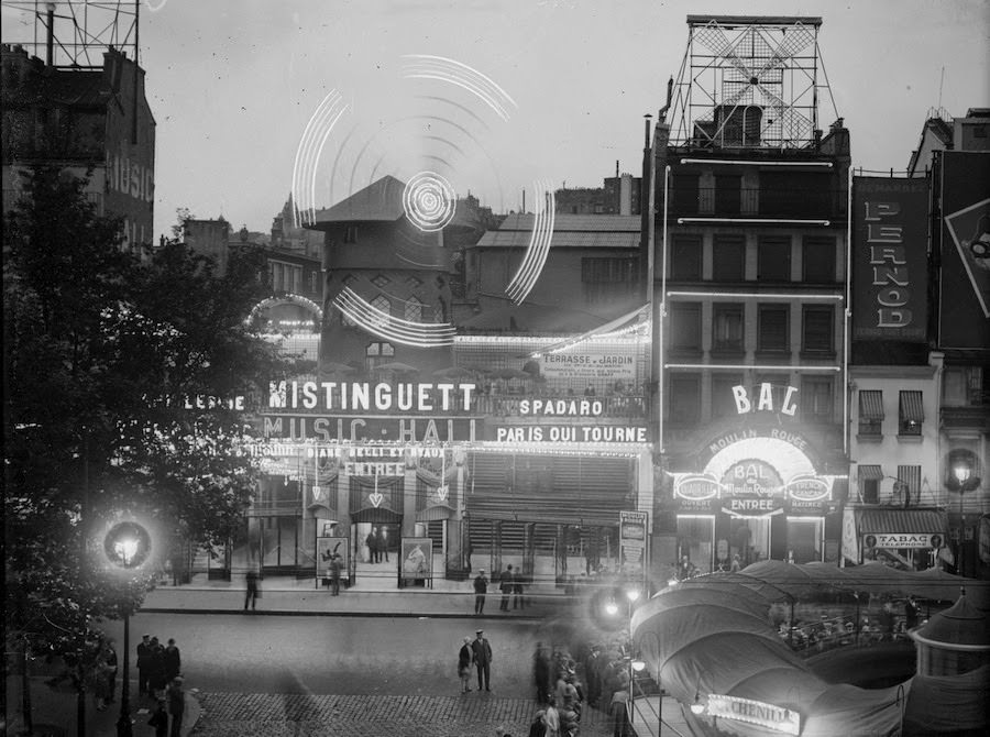 #33 And another shot, which allows you to see a bit more surrounding the Moulin Rouge