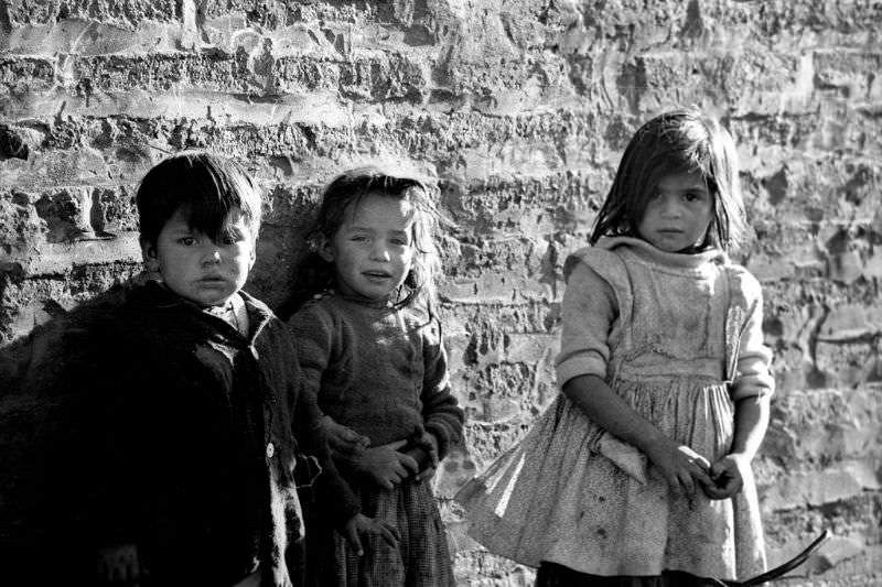 #9 Poor children, Santiago, Chile, 1962
