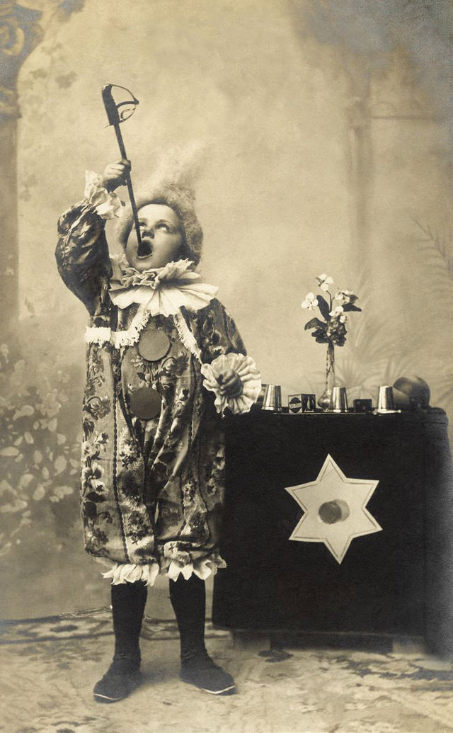 50+ Scary And Dangerous Circus Performances That May Scare You Weird