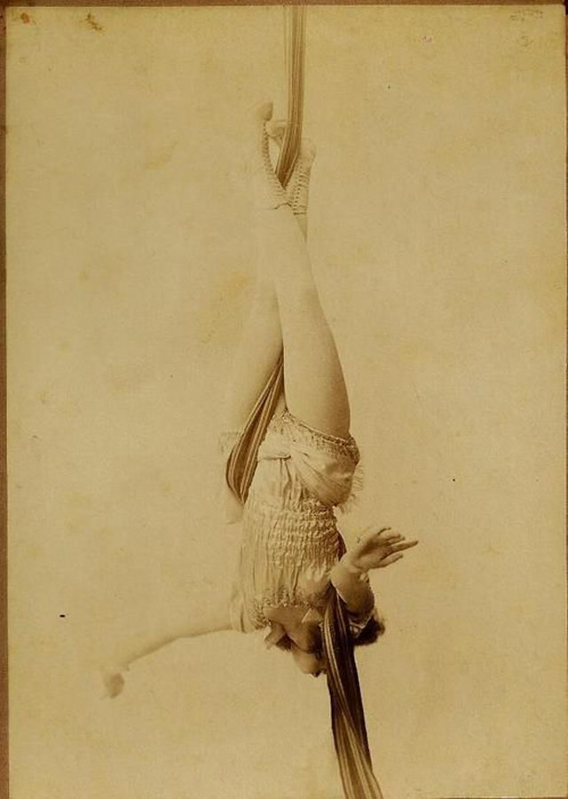 50+ Scary And Dangerous Circus Performances That May Scare You Weird