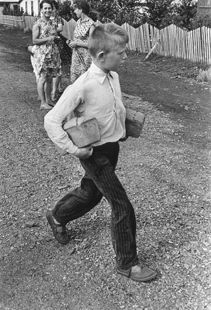 #49 On the 1st of May parade. Ice cream, 1950 – Yury Krivonosov