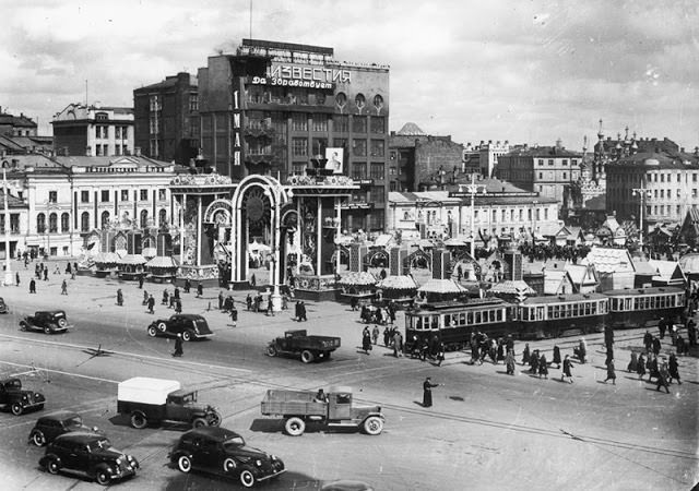 #26 Pushkin Square, Moscow, 1940 – Naum Granovsky