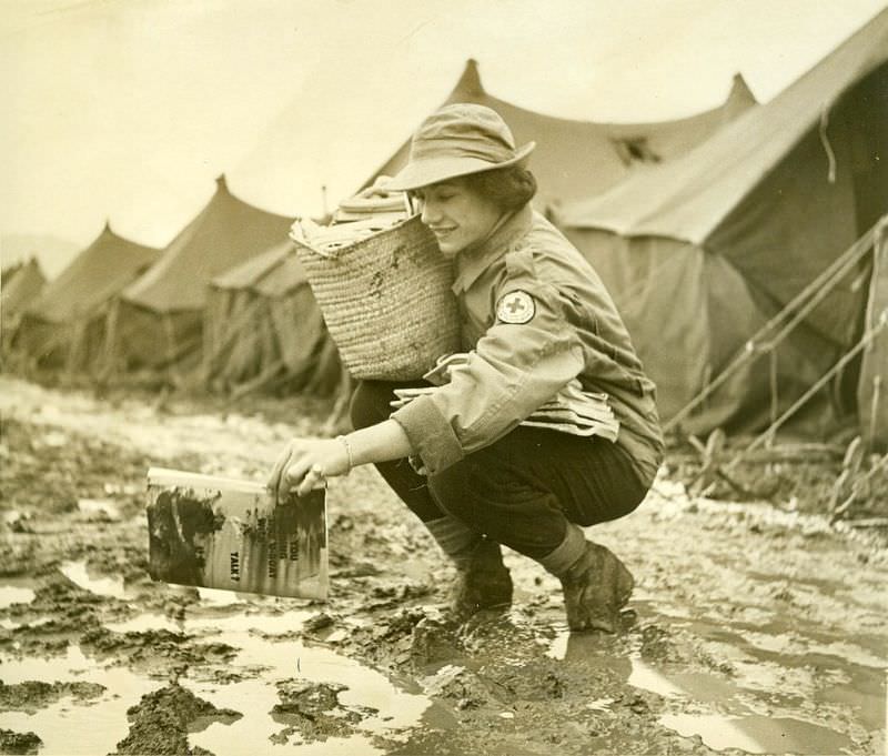 #52 Magazine Bites the Mud