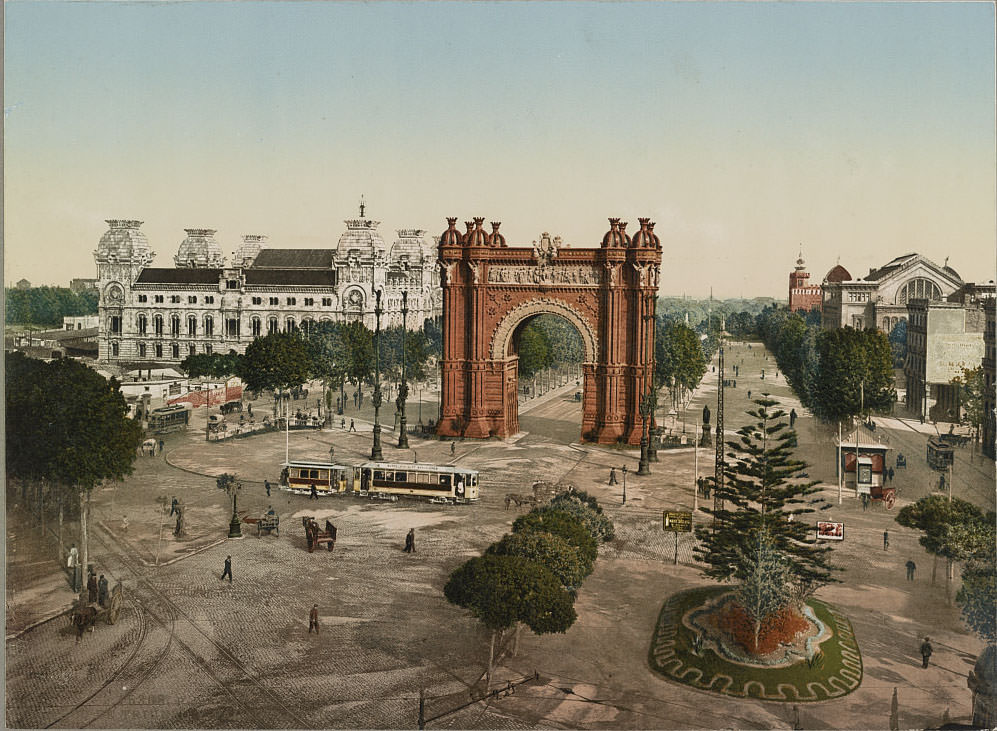 #42 Arco de Triunfo y Palacio de Justicia, Barcelona