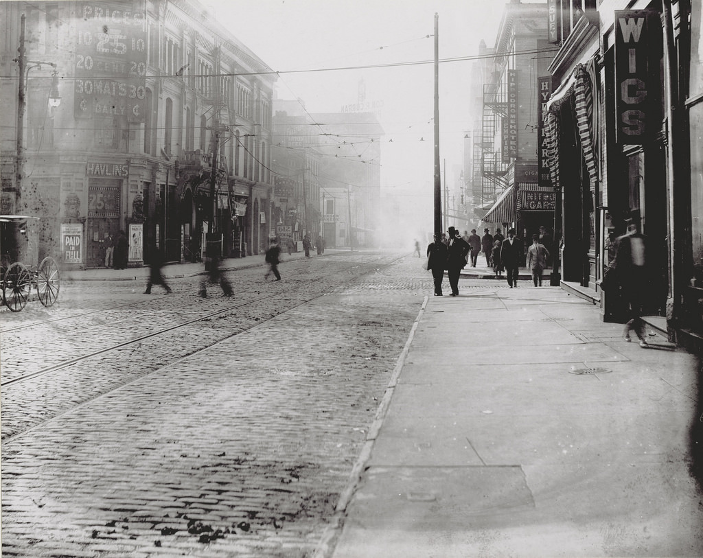 #45 Intersection of Sixth and Walnut Streets, 1907