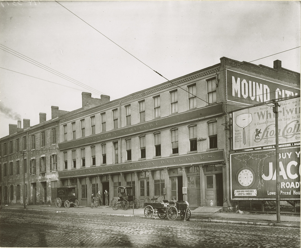 #47 Mound City Buggy Company on east side of Broadway between Papin and Chouteau, ca. 1900s