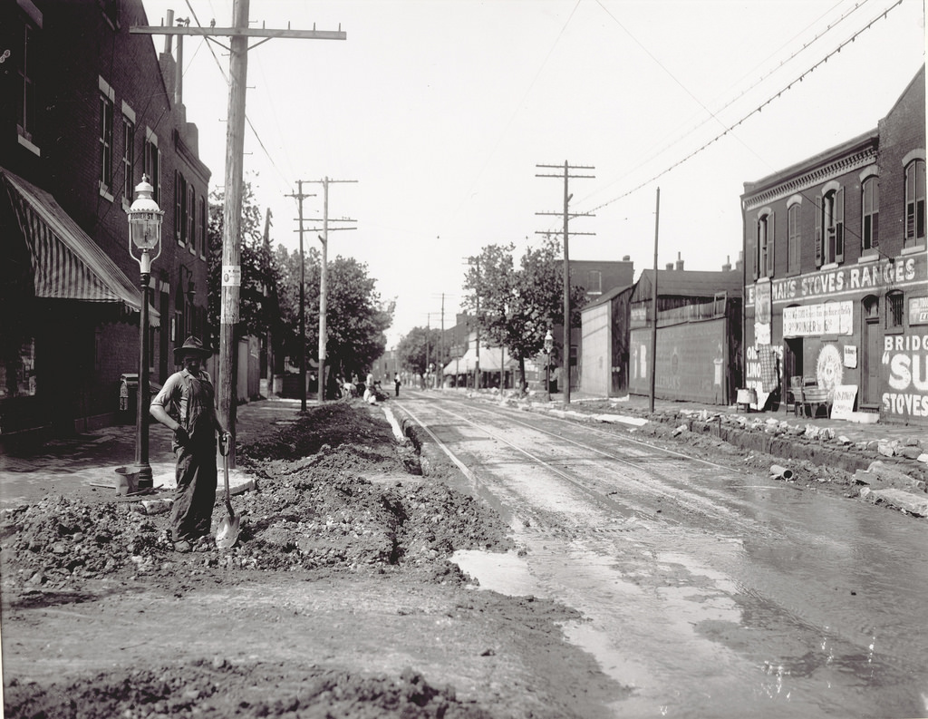 #48 Nineteenth Street looking north from Dodier Street, 1900