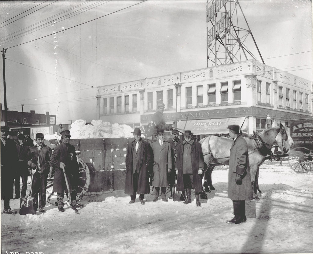 #57 Snow Truck and Cleaning crew on the 2800 block of Chouteau Avenue, 1909
