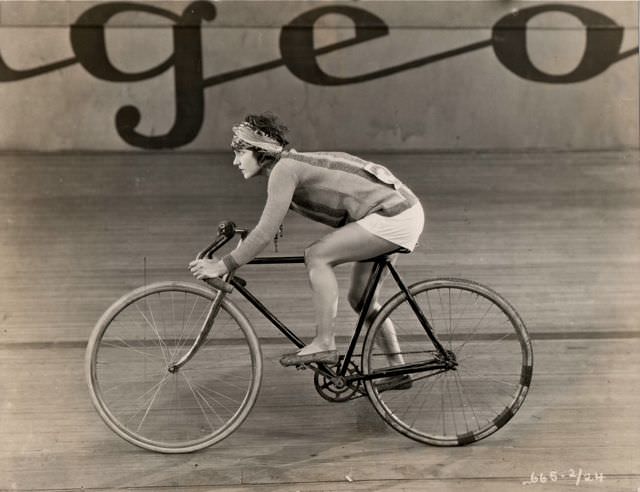 #20 Viola Dana riding a bike – fast!