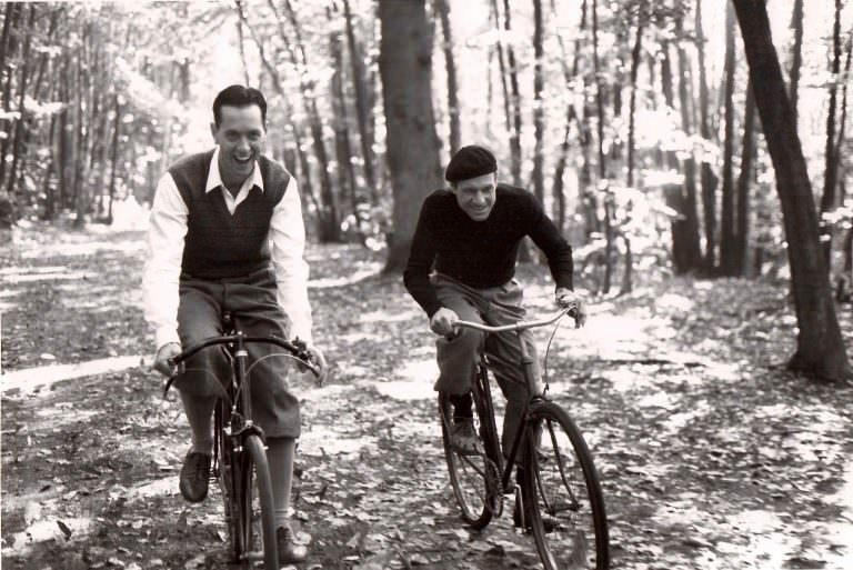 #7 Richard E. Grant and Fred Ward riding bikes.