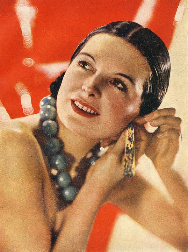 #33 Woman with jewelries, circa 1930s