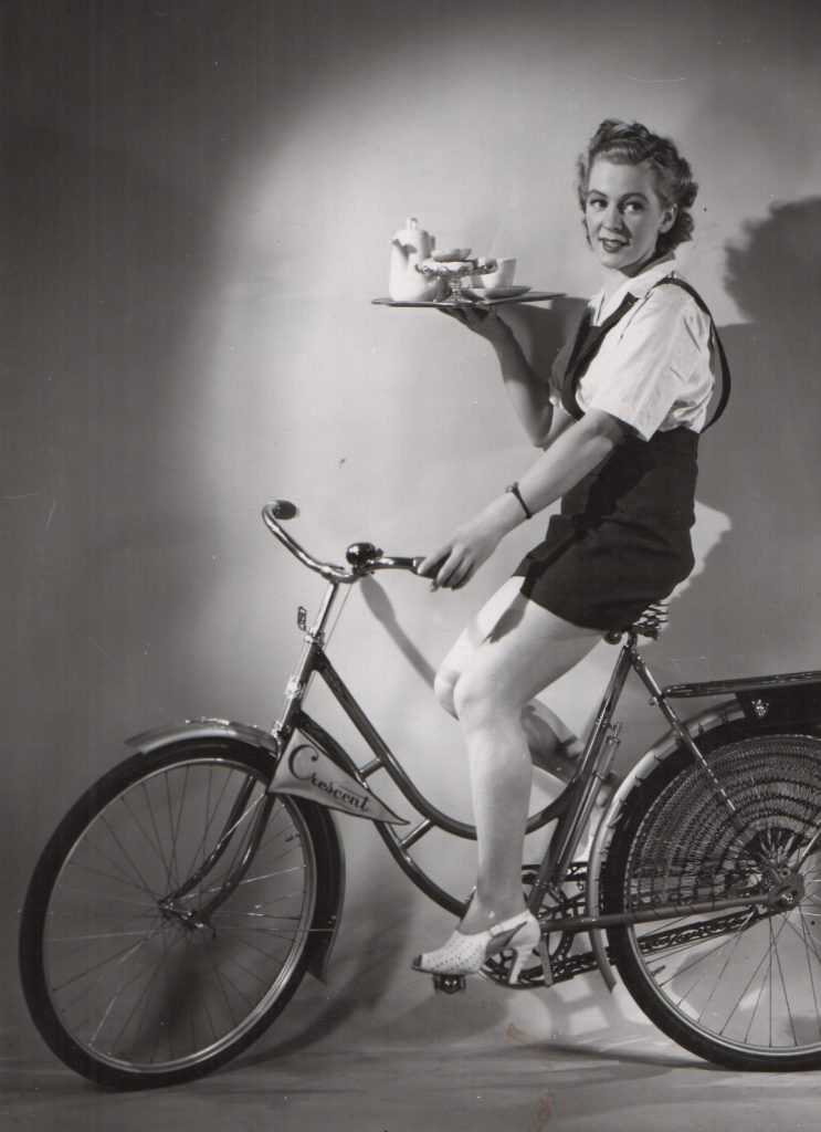 #34 Jerry Colonna posing with his bike.