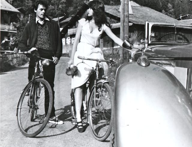 #46 Robert Hossein and Maria Schneider on their bikes