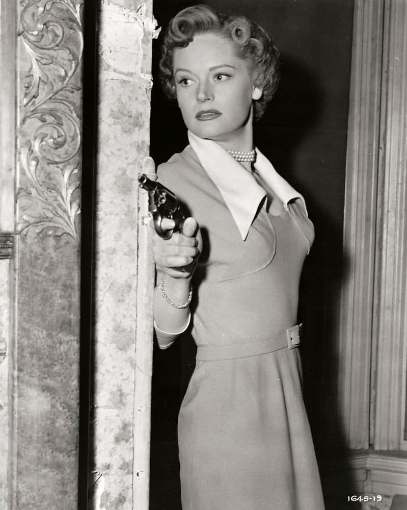 #19 Alexis Smith in Undercover Girl (1950)