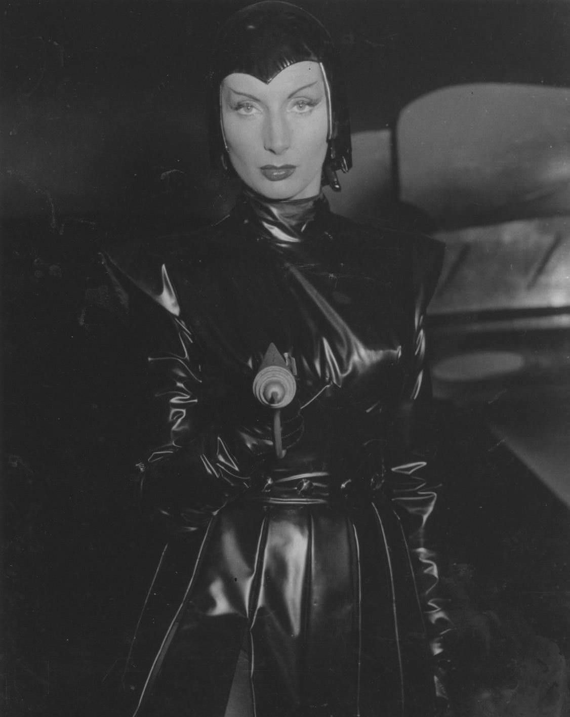 #34 Patricia Laffan in Devil Girl From Mars (David MacDonald, 1954)