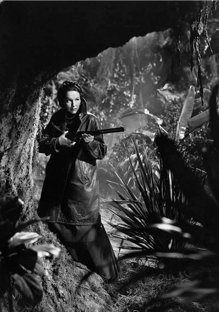 #12 Gale Sondergaard in The Cat And The Canary (1939)