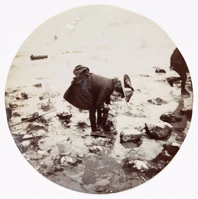 #39 The first photo take with Kodak’s First Commercial Camera from the 1890s