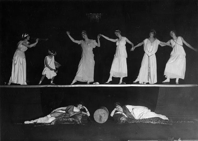 #4 Classical dancers