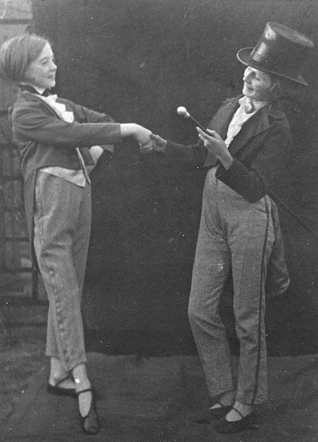 #31 Pair of dancing girls